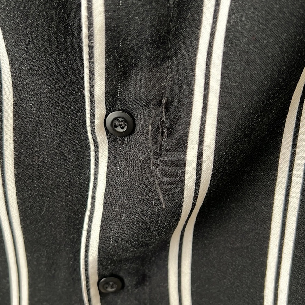 Forever 21 Men’s Long Sleeve Black and White Button Down Blouse. Size Large - Picture 6 of 9